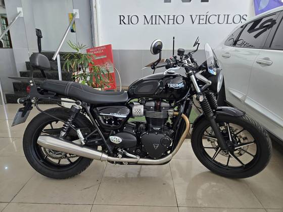 TRIUMPH STREET TWIN TRIUMPH STREET TWIN